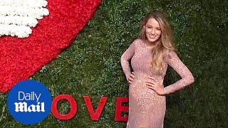 Blake Lively is pregnant! The star, 35, reveals her baby bump in a gold dress | Daily Mail Online