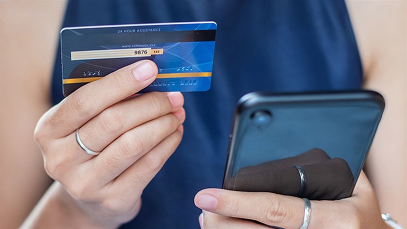 Dịch vụ rút tiền thẻ tín dụng Quận 1 của HTTL Credit có nhiều ưu điểm như: tiện lợi, phục vụ 24/24, phí giao dịch thấp, tính bảo mật cao.